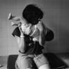 Adriana Lestido, Madres adolescentes, Sin título, 1988-1990, fotografía, gelatina de plata sobre papel fibra, 15 x 21 cm, 15+AP